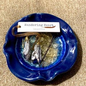 ❤️5/$15 earrings, or $5 each. Silver shimmer rocks